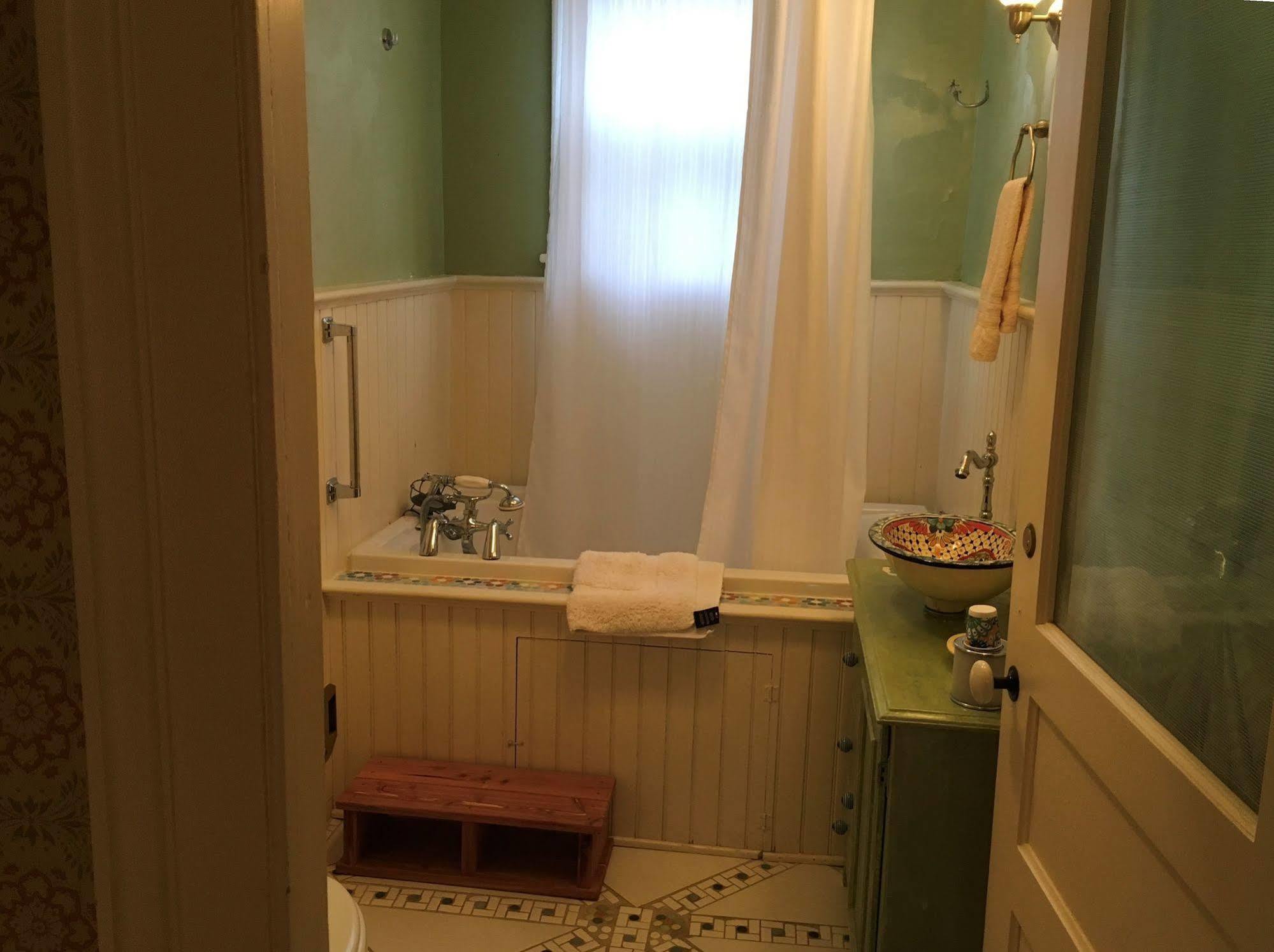 Dreamhouse Country Inn Бристоль Экстерьер фото